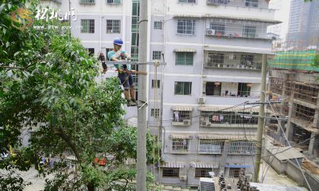 松桃供電局更換老舊設(shè)備排除用電安全隱患