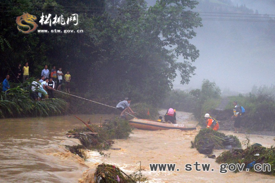 特大暴雨襲擊松桃 搶險(xiǎn)救災(zāi)爭(zhēng)分奪秒