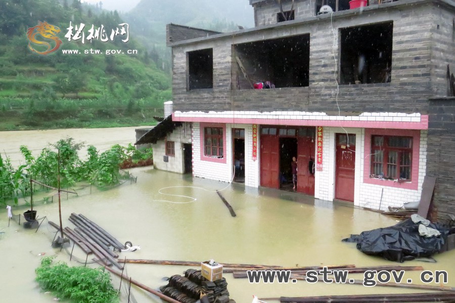 特大暴雨襲擊松桃 搶險(xiǎn)救災(zāi)爭(zhēng)分奪秒