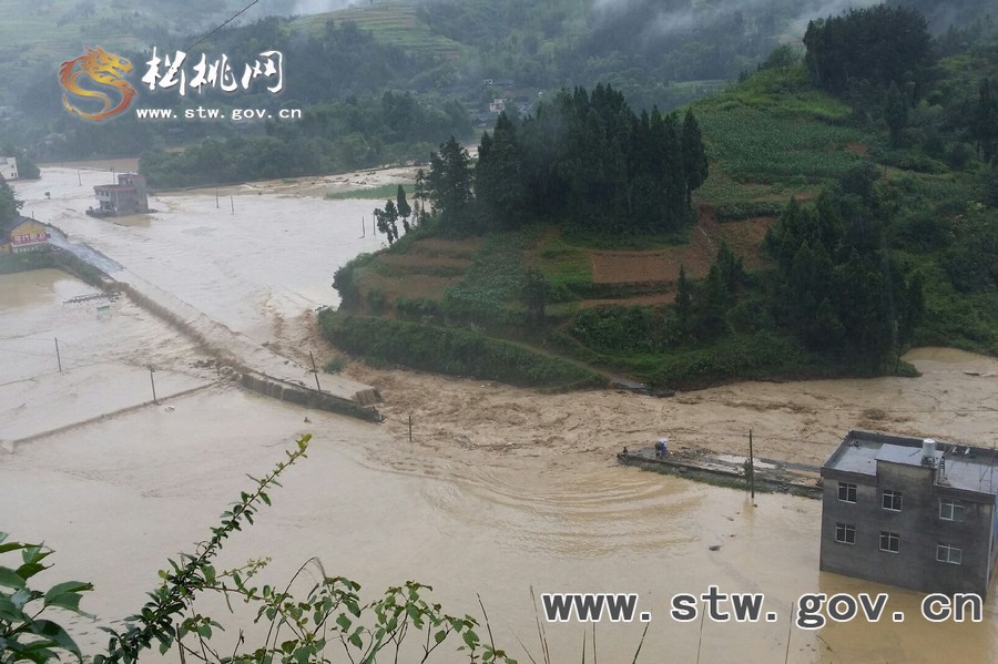 特大暴雨襲擊松桃 搶險(xiǎn)救災(zāi)爭(zhēng)分奪秒