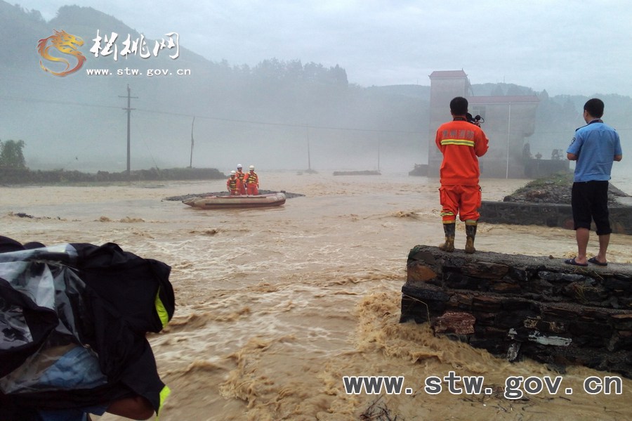 特大暴雨襲擊松桃 搶險(xiǎn)救災(zāi)爭(zhēng)分奪秒