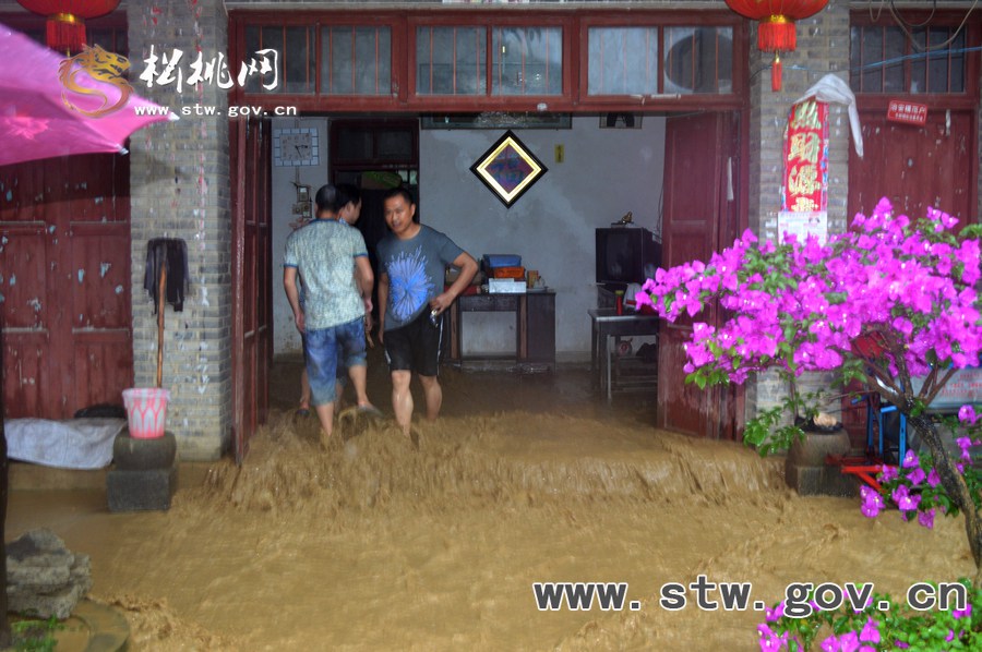 特大暴雨襲擊松桃 搶險(xiǎn)救災(zāi)爭分奪秒