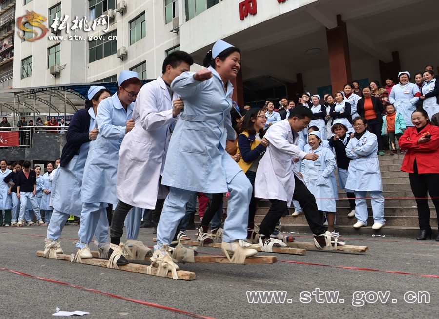 健康過大年 快樂在醫(yī)院—縣人民醫(yī)院迎新春系列活動(dòng)之齊步走