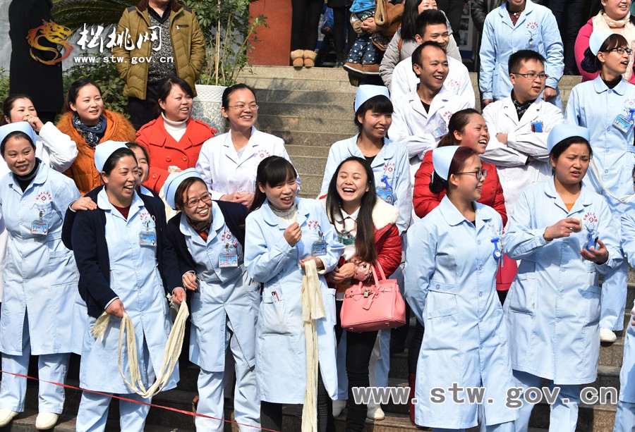 健康過大年 快樂在醫(yī)院—縣人民醫(yī)院迎新春系列活動之齊步走