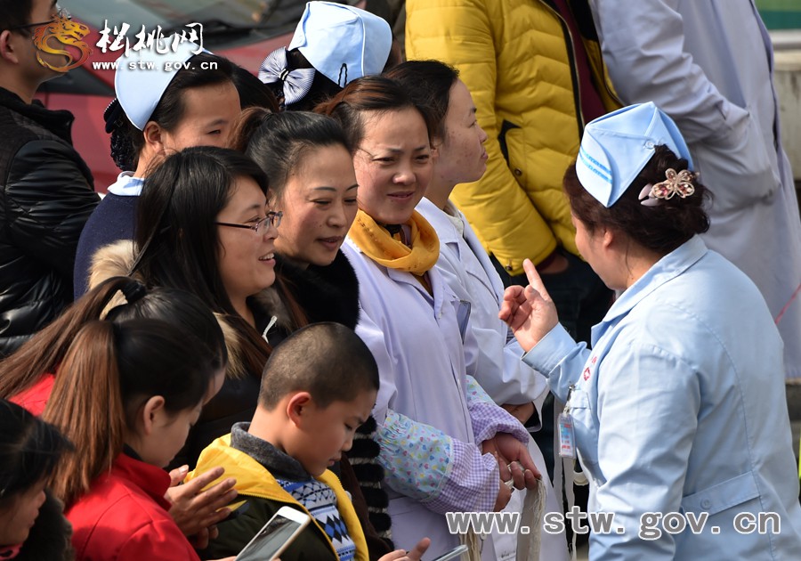 健康過大年 快樂在醫(yī)院—縣人民醫(yī)院迎新春系列活動之齊步走