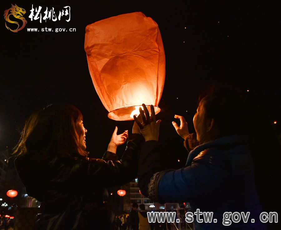 【新春七天樂】松桃數(shù)萬群眾歡騰元宵之夜