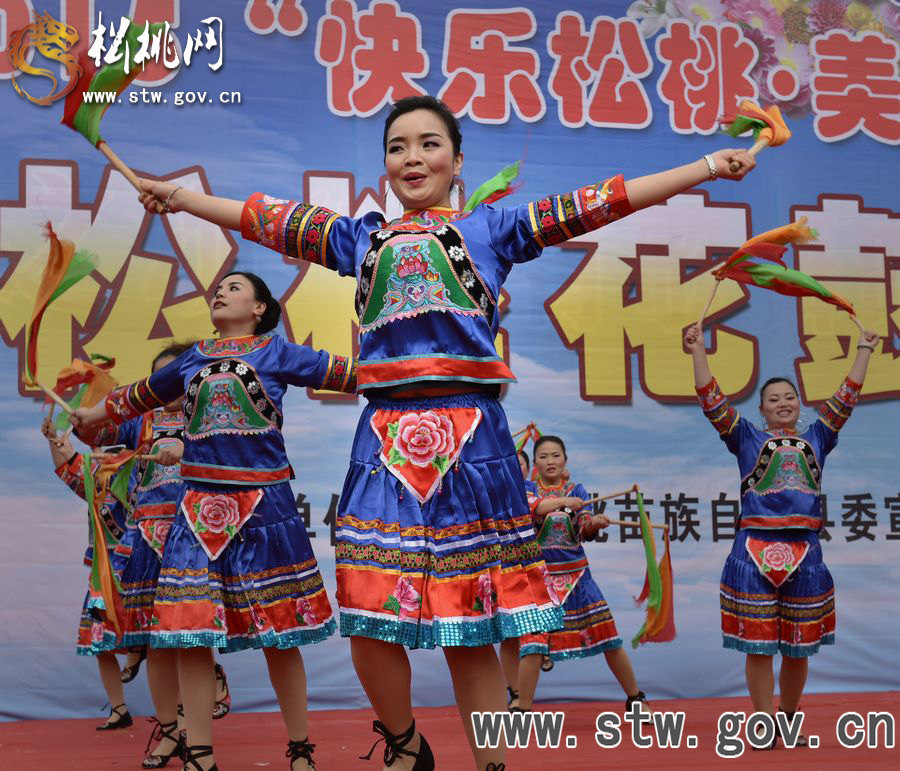 千名巾幗鼓舞苗鄉(xiāng)慶“三·八”
