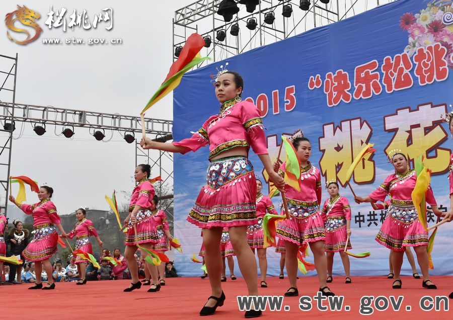 千名巾幗鼓舞苗鄉(xiāng)慶“三·八”