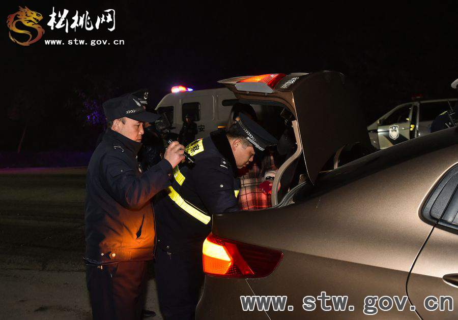 松桃交警嚴(yán)查各類道路交通違法行為