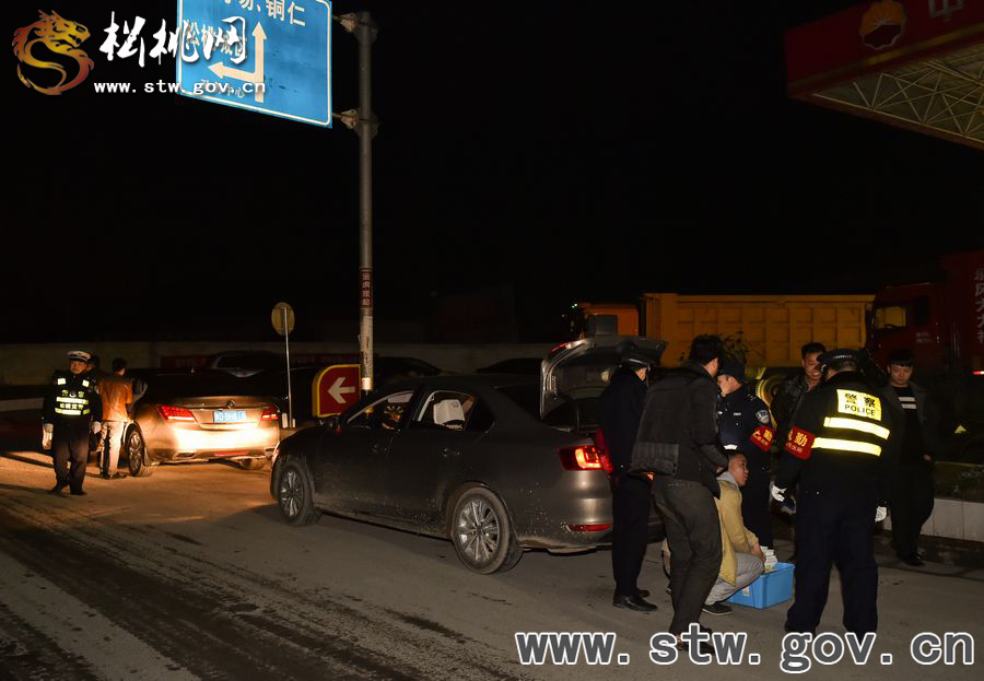 松桃交警嚴(yán)查各類道路交通違法行為