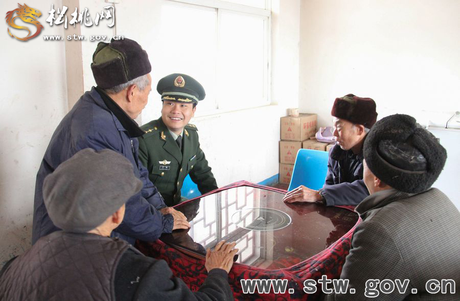“傳承雷鋒精神 做新一代革命軍人”