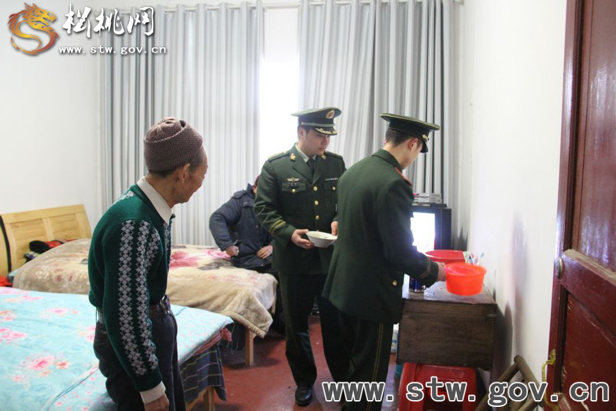 “傳承雷鋒精神 做新一代革命軍人”