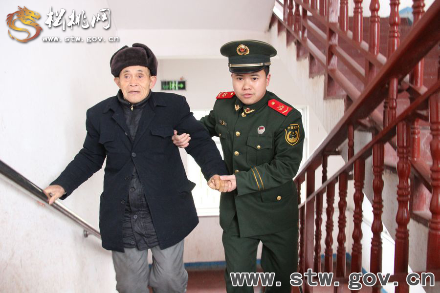 “傳承雷鋒精神 做新一代革命軍人”