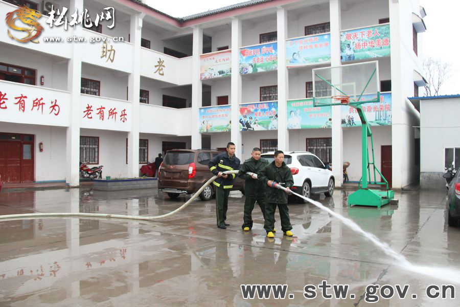 “傳承雷鋒精神 做新一代革命軍人”