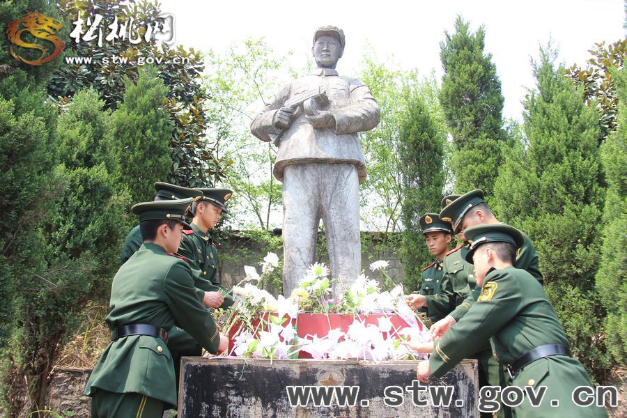 松桃消防官兵“清明節(jié)”前緬懷革命先烈