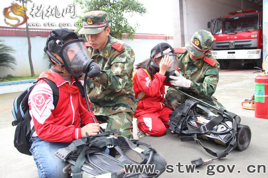 松桃50余名師生“零距離”學(xué)習(xí)消防知識