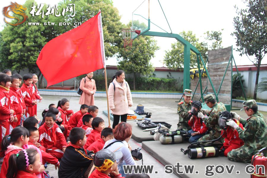 松桃50余名師生“零距離”學(xué)習(xí)消防知識
