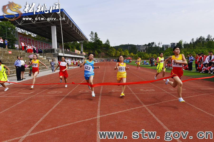 松桃小學(xué)生田徑運動會開幕