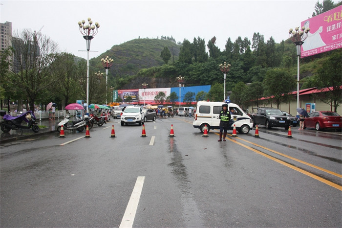 松桃遭遇洪水襲擊　干群合力戰(zhàn)洪魔