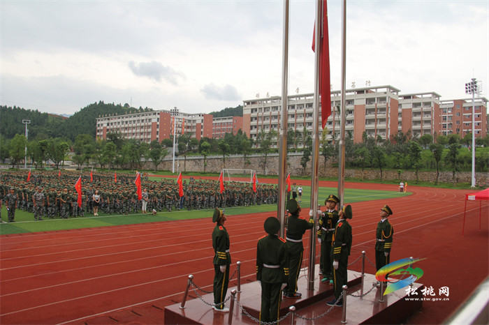 松桃民族中學(xué)高一新生軍訓(xùn)圓滿收官