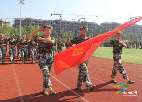 松桃民族中學(xué)高一新生軍訓(xùn)圓滿收官