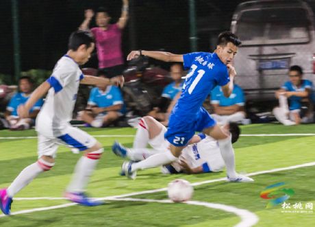 松桃首屆“足協(xié)杯”五人制職工足球開賽