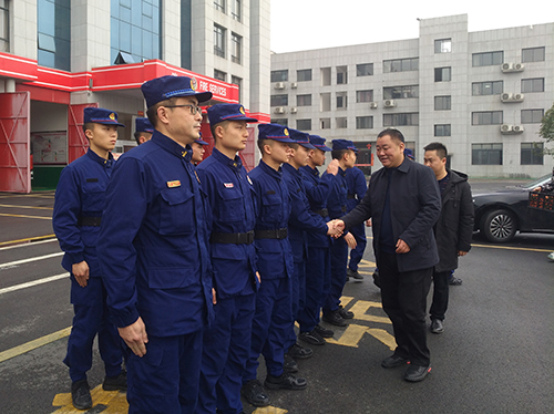 石磊張德沛石敏吳峰龍健清黃曉勇率隊(duì)看望慰問春節(jié)值班人員