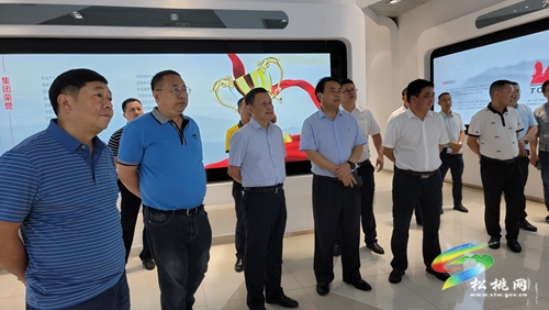​龍群躍率團(tuán)赴成都開展招商引資考察
