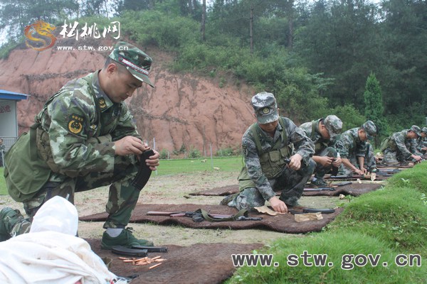 松桃人武部備戰(zhàn)省軍地聯(lián)考聯(lián)評訓(xùn)練掠影