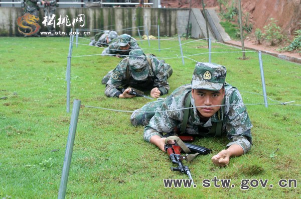 松桃人武部備戰(zhàn)省軍地聯(lián)考聯(lián)評(píng)訓(xùn)練掠影