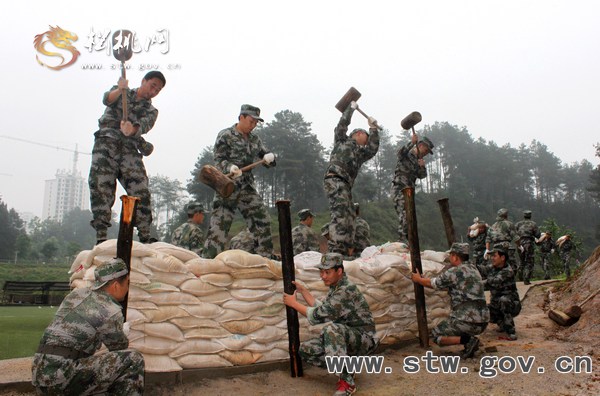松桃人武部備戰(zhàn)省軍地聯(lián)考聯(lián)評訓(xùn)練掠影