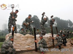松桃人武部備戰(zhàn)省軍地聯(lián)考聯(lián)評(píng)訓(xùn)練掠影