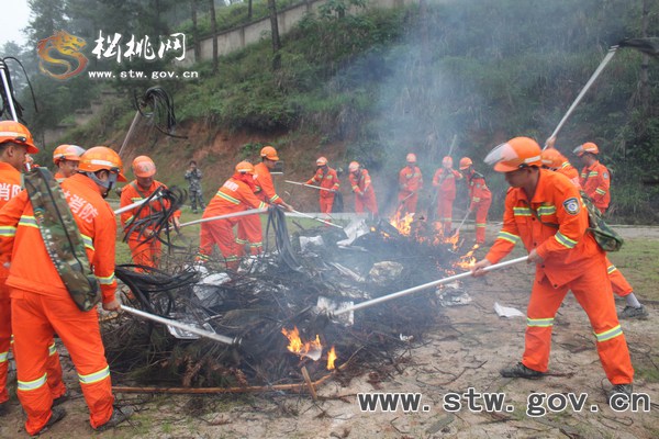 松桃人武部備戰(zhàn)省軍地聯(lián)考聯(lián)評訓(xùn)練掠影