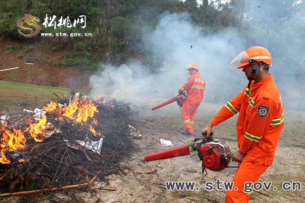 松桃人武部備戰(zhàn)省軍地聯(lián)考聯(lián)評(píng)訓(xùn)練掠影