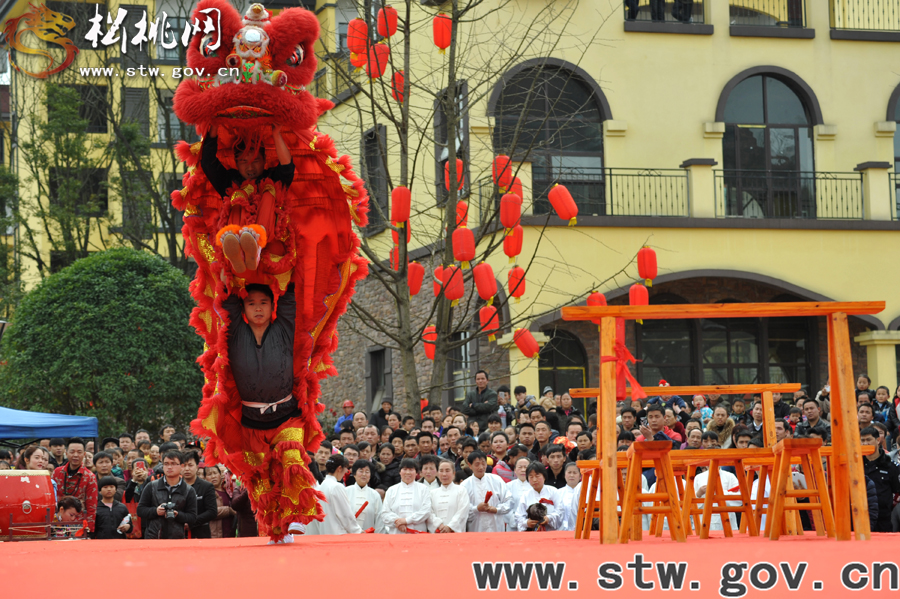 【新春七天樂】苗鄉(xiāng)“民星”閃耀群眾舞臺