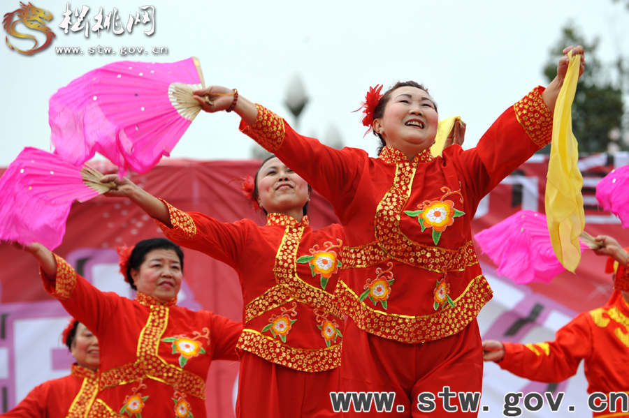 【新春七天樂】苗鄉(xiāng)“民星”閃耀群眾舞臺
