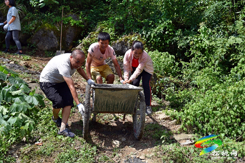 ​周垚：駐村三年半，她與大山情未了！