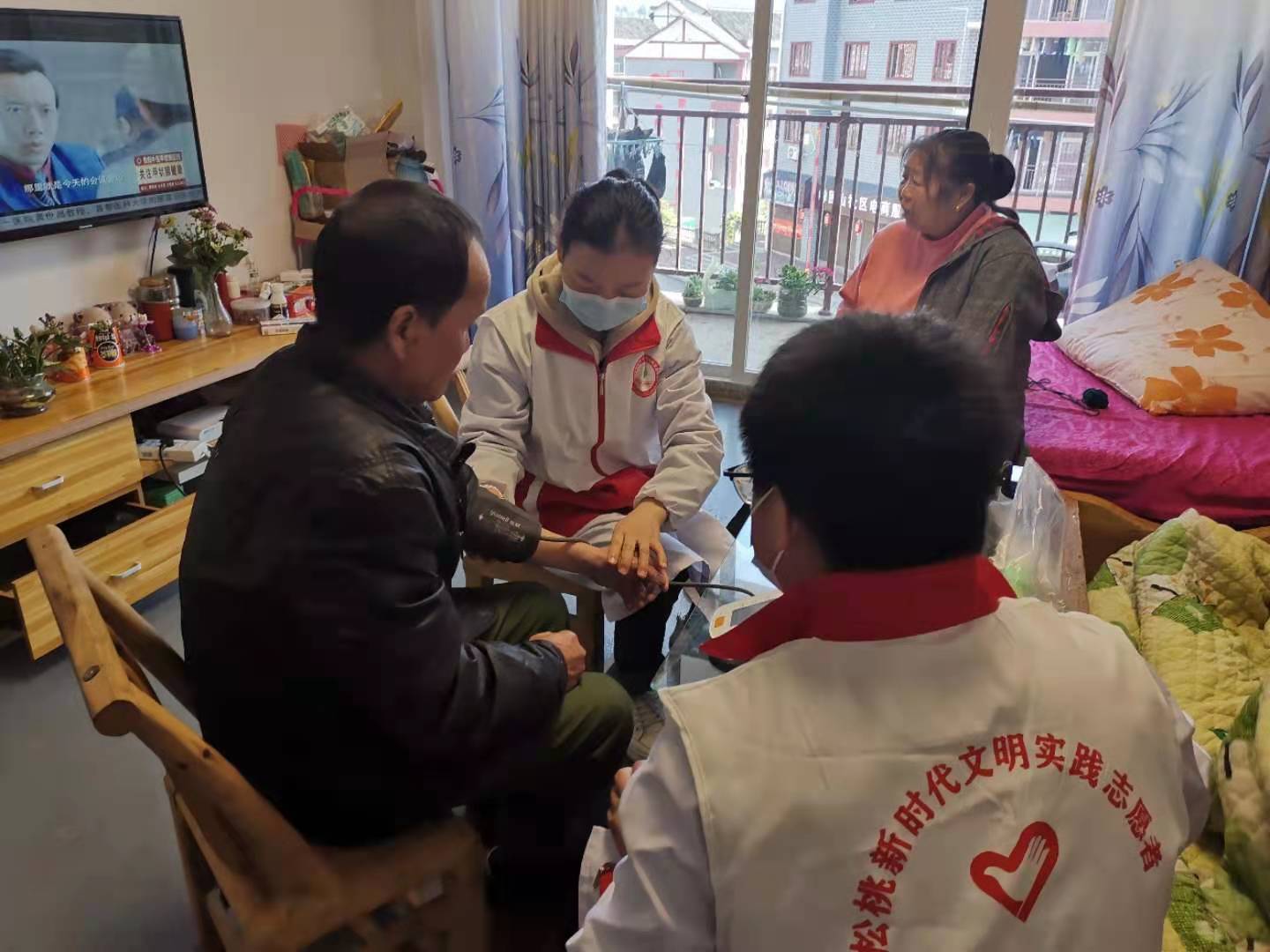 【奮斗百年路 啟航新征程】文明實(shí)踐進(jìn)家庭 送醫(yī)服務(wù)暖人心