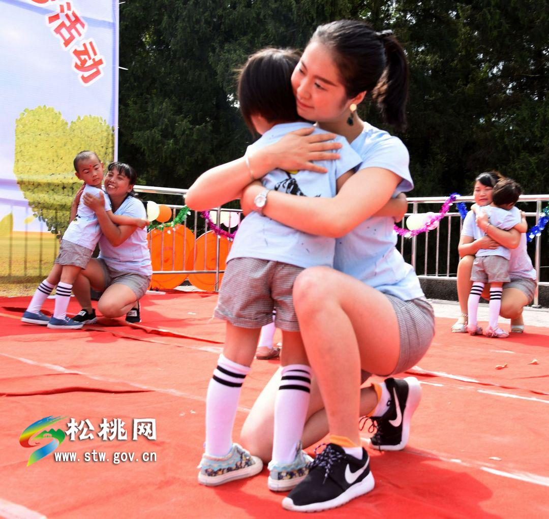 侯溪小學(xué)“六一”文藝節(jié)目輪番上演