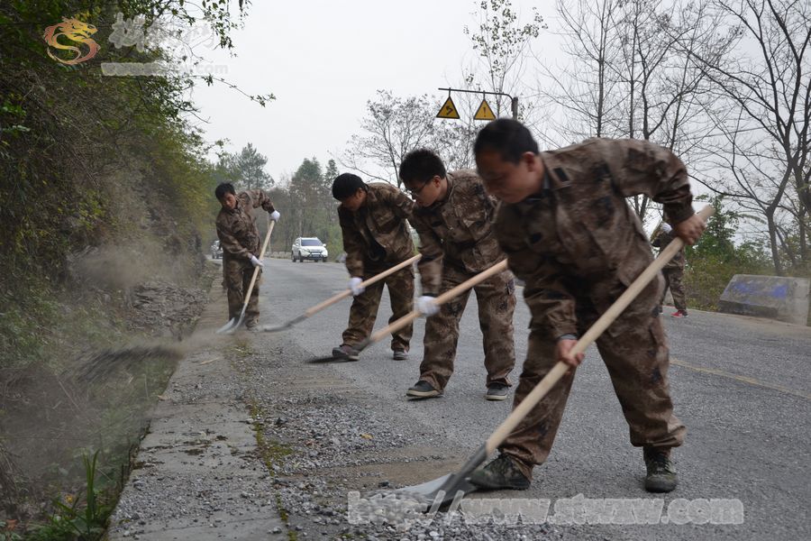 盤石公路邊上的民兵之歌