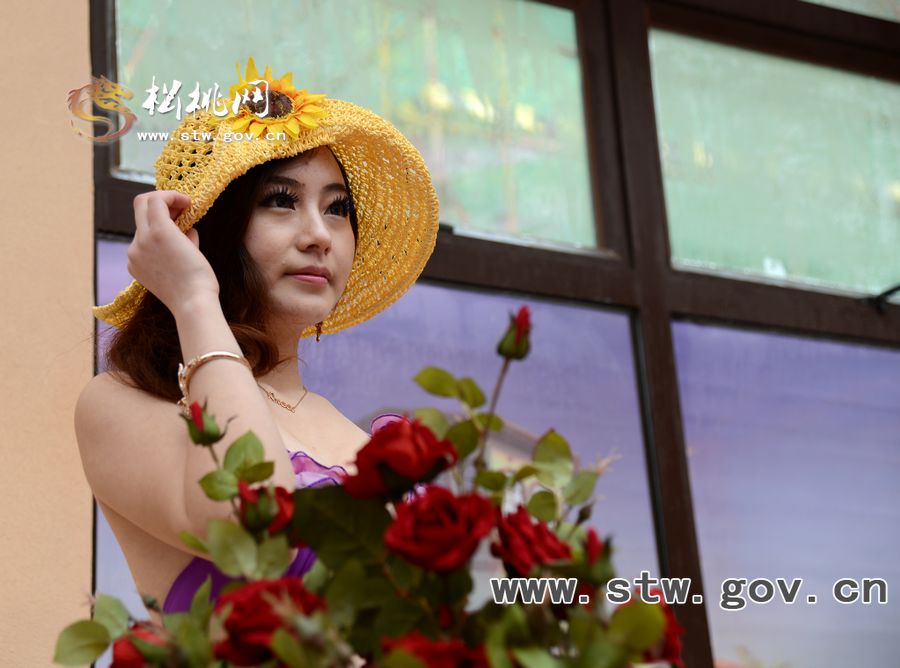 松桃首個(gè)恒溫游泳館試運(yùn)營(yíng)8位模特靚麗走秀
