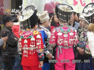長興堡鎮(zhèn)：2014年迎新春苗歌演唱比賽異彩飛揚(yáng)