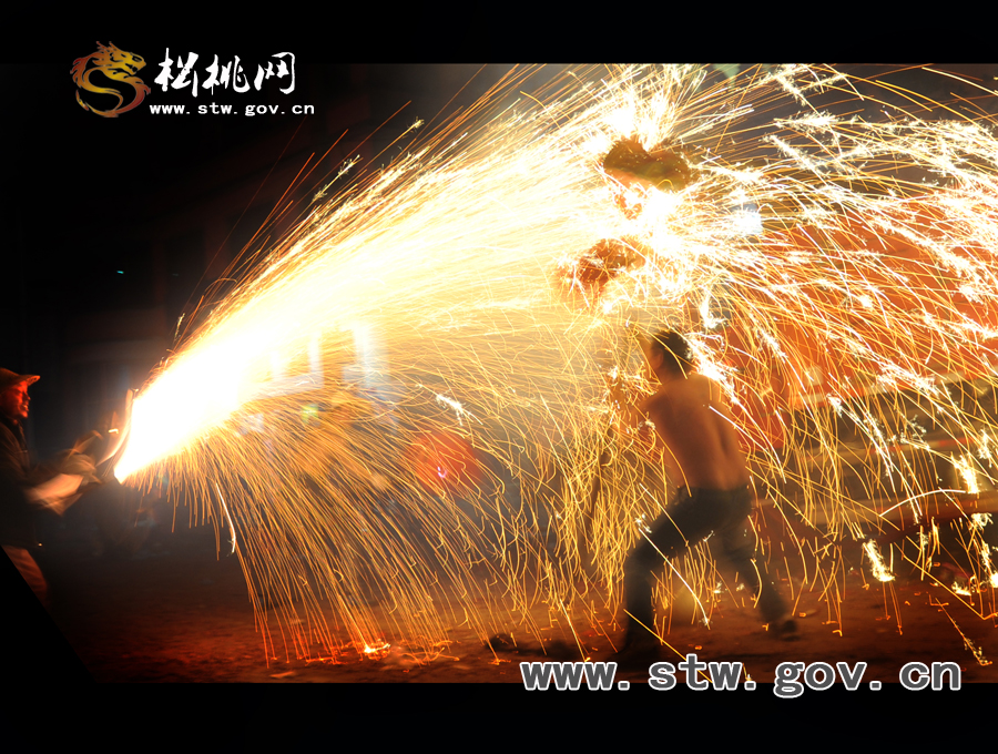 煙花之戀－－梵凈府城孟溪花燒龍藝術節(jié)2014新拍