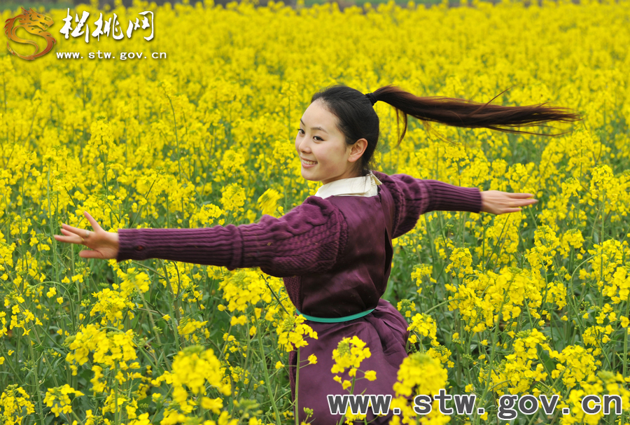 三月花海醉苗鄉(xiāng)