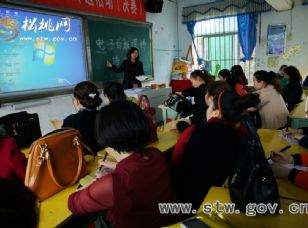 松桃校本培訓(xùn)模式促進(jìn)教師專業(yè)素質(zhì)提升