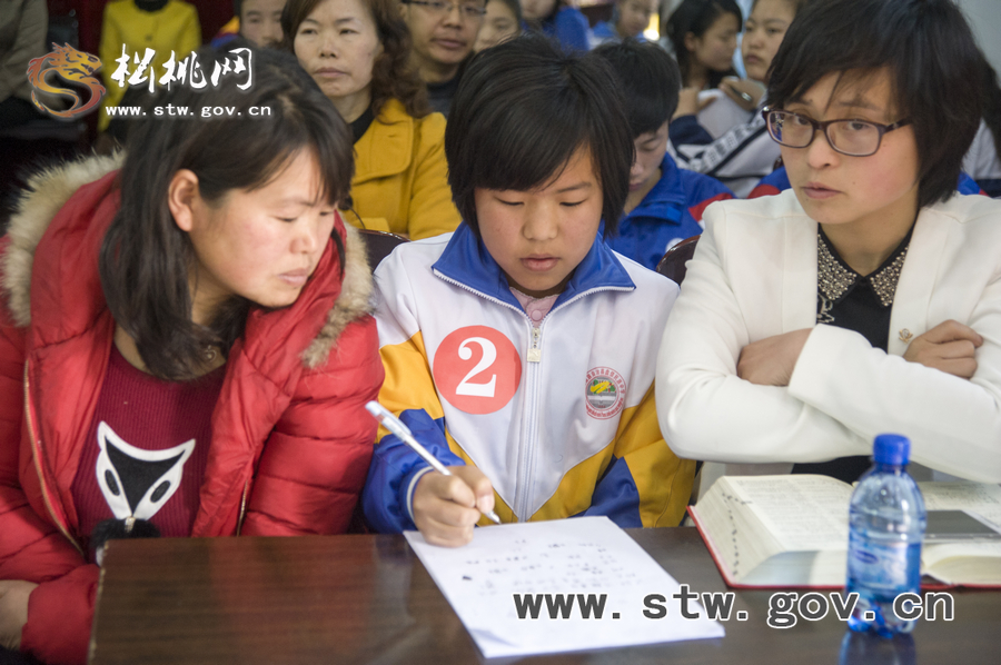 中國漢字聽寫大會選拔賽走進(jìn)松桃
