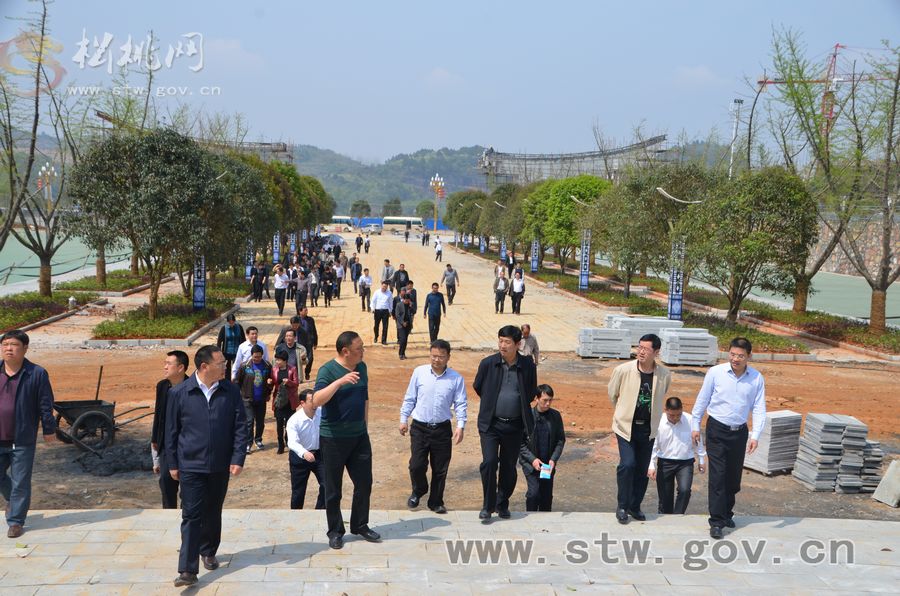 印江考察團(tuán)參觀考察我縣城鎮(zhèn)化、工業(yè)化建設(shè)