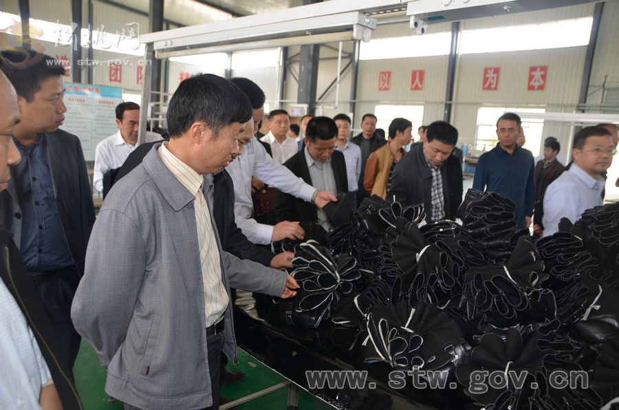 印江考察團參觀考察我縣城鎮(zhèn)化、工業(yè)化建設