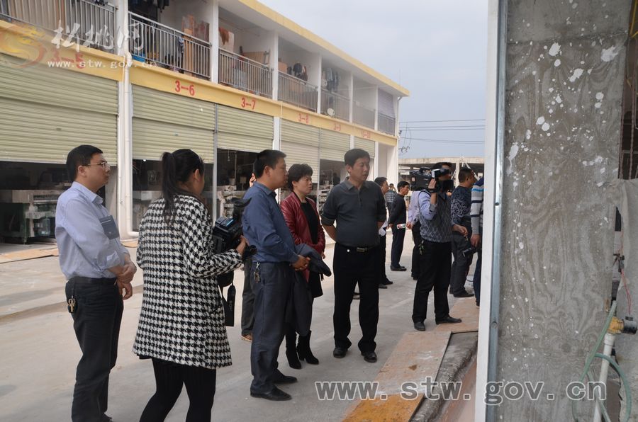印江考察團(tuán)參觀考察我縣城鎮(zhèn)化、工業(yè)化建設(shè)