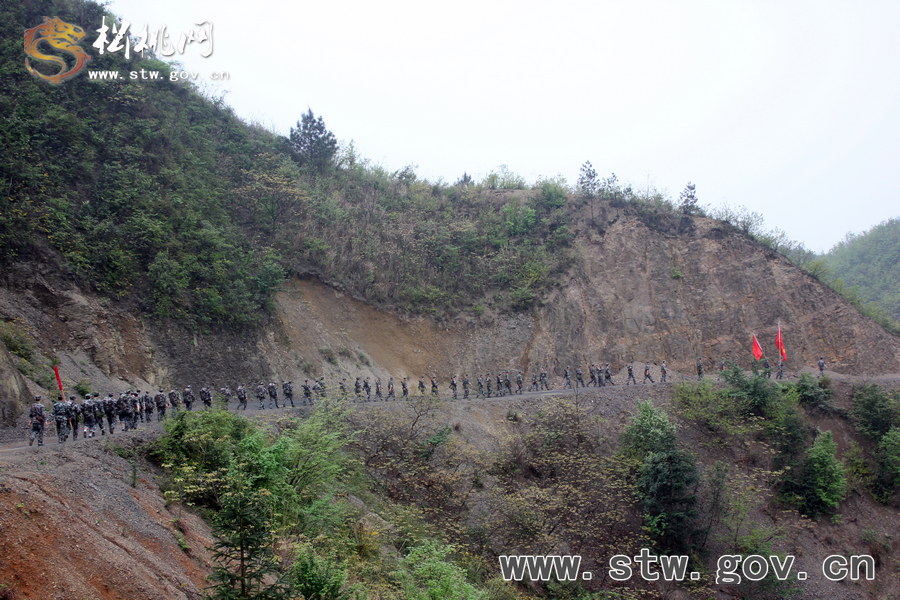 追尋紅軍足跡 傳承革命精神——松桃人民武裝部重走長征路